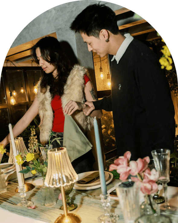 Khách hàng thưởng thức tiệc